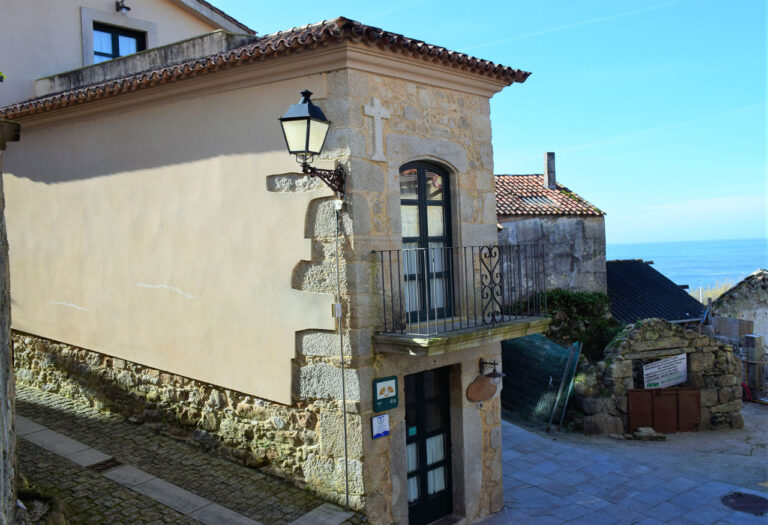 Oia. Centro histórico. Bairro do Arrabal