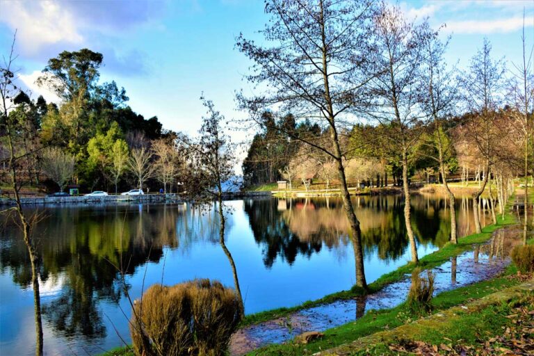 Marín. Monte e Lago de Castiñeiras. Petróglifos das Abelaires. Miradouro de Cotorredondo