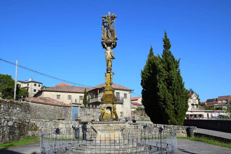 Cangas. Cruceiro de Hío