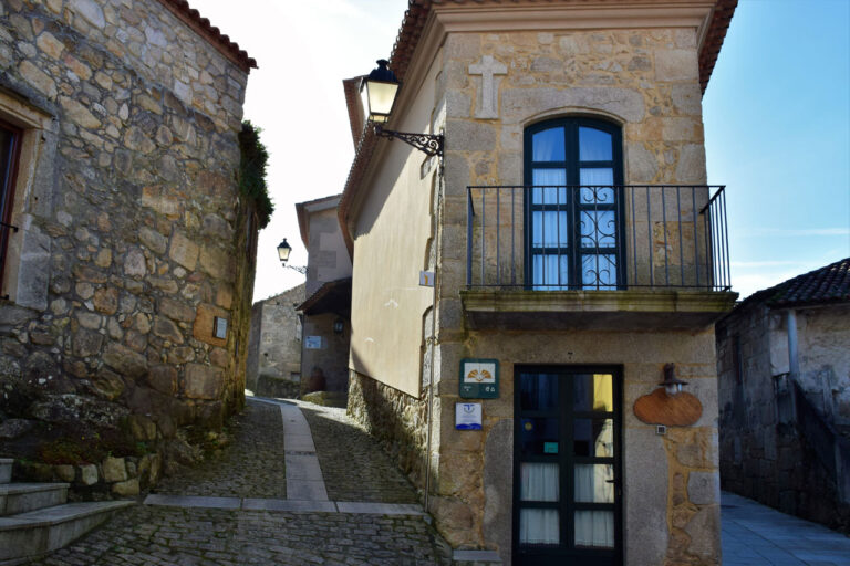 Oia. Centro histórico. Bairro do Arrabal