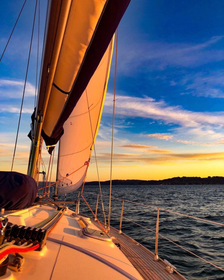 VOILE VERS FERROL: SUR CHAQUE RIVE UN CHATEAU