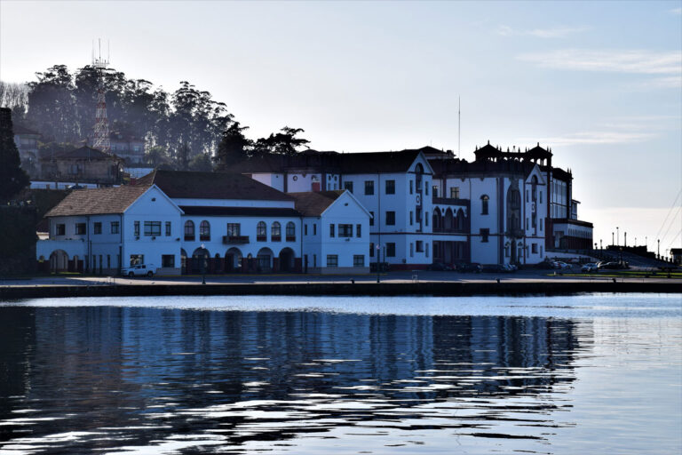 Marín. Marine- und Militärschule. Museum