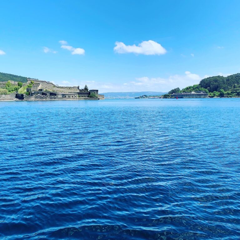 VOILE VERS FERROL: SUR CHAQUE RIVE UN CHATEAU
