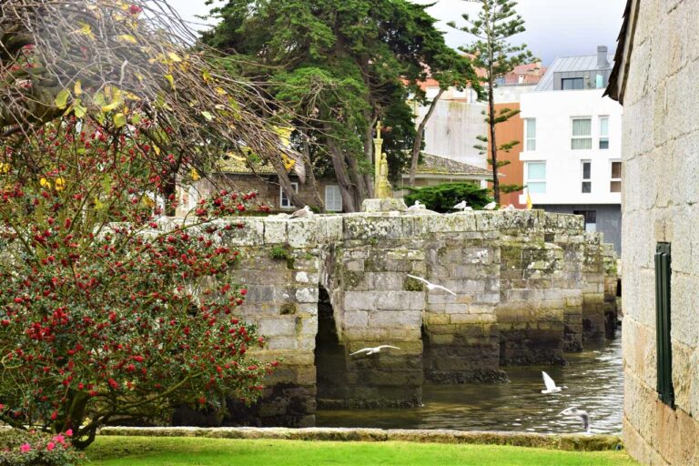 Baiona. Ramallosa-Brücke. Jakobsweg entlang der Küste