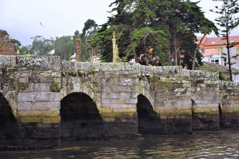 Baiona. Ramallosa-Brücke. Jakobsweg entlang der Küste