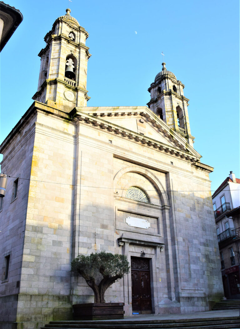 Downtown Vigo.  Old Quarter, Ramparts, Collegiate and Parque Illas Atlánticas Museum