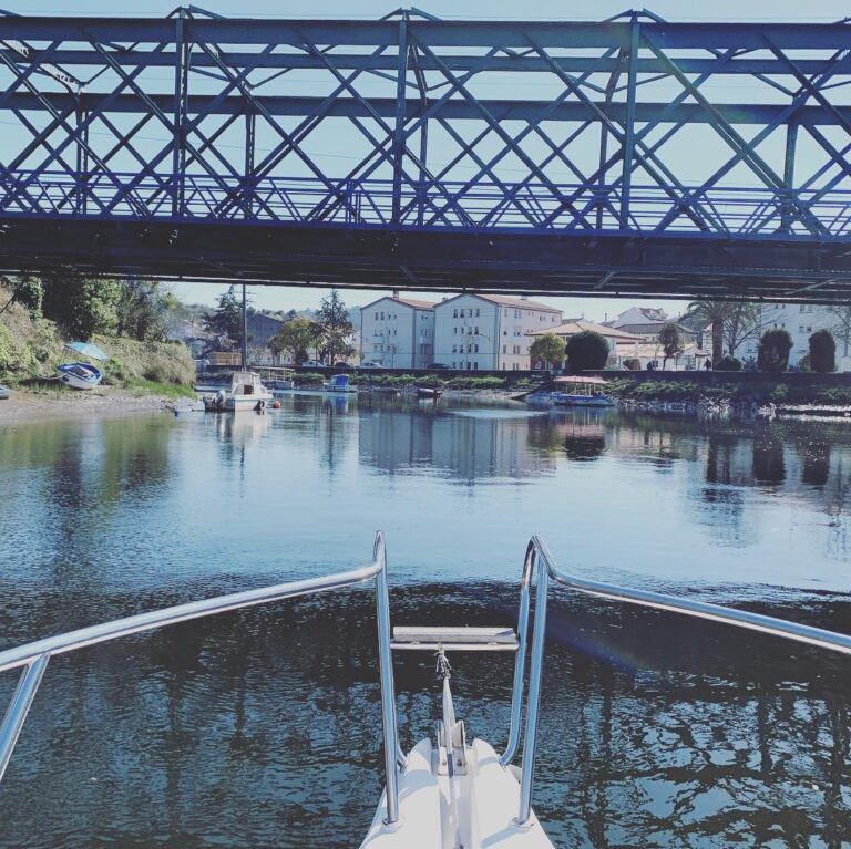 VOYAGE À MOTEUR À BETANZOS – PROFITER DE MARIÑAS CORUÑESAS ET DE MANDEO