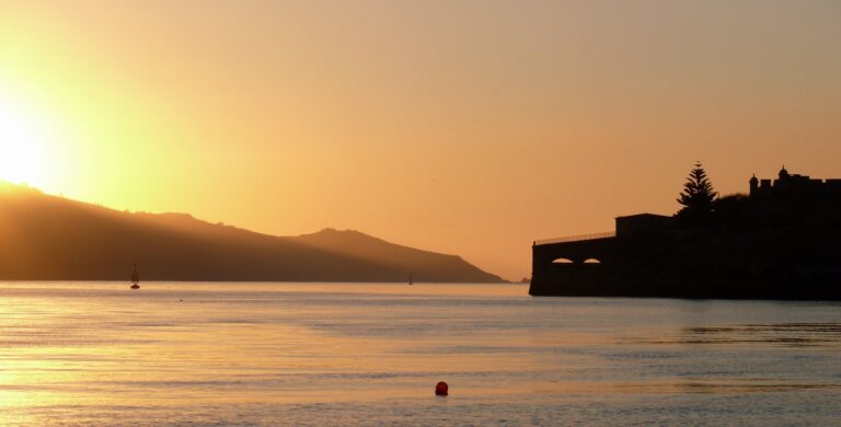 VOILE VERS FERROL: SUR CHAQUE RIVE UN CHATEAU