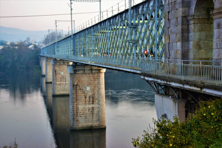 Tui´s Port. Tui´s International Bridge