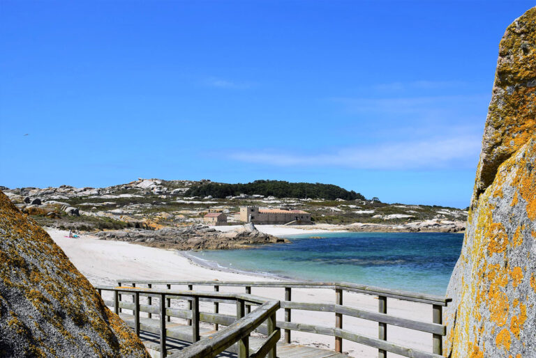 DISCOVERING PUEBLA DEL CARAMIÑAL AND SÁLVORA ISLAND FROM VILAGARCÍA DE AROUSA