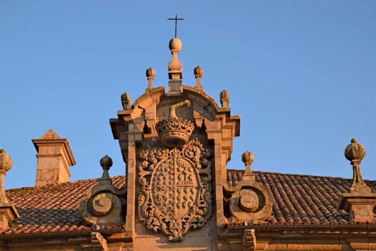 Quartier marin de San Tomé et tour de San Sadurniño