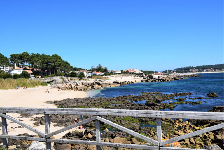 O Grove. San Vicente do Mar. Porto mariñeiro e porto deportivo de Pedras Negras
