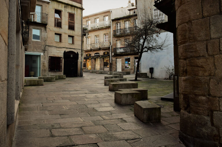 Downtown Vigo.  Old Quarter, Ramparts, Collegiate and Parque Illas Atlánticas Museum