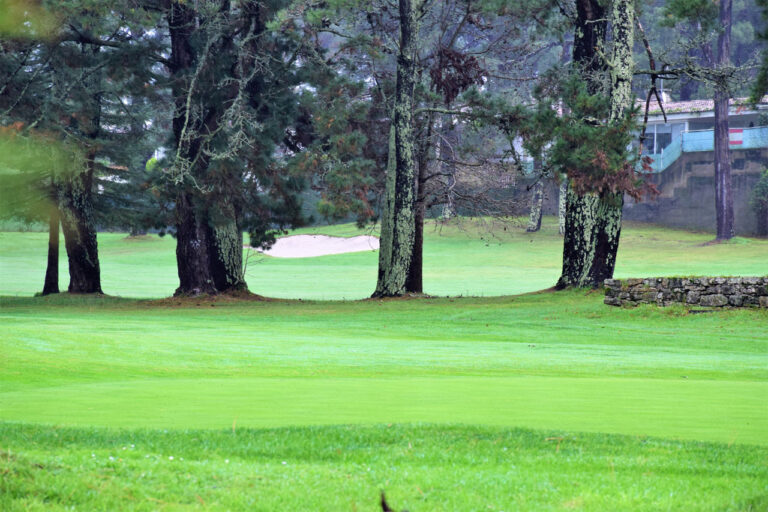 Ilha da Toxa. Águas e spa. Clube de golfe da Toxa