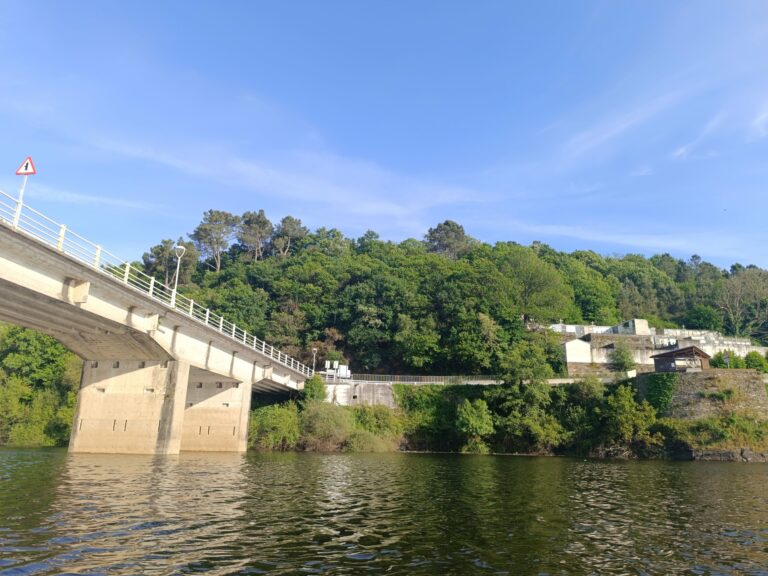 Canoës, pédalos ou paddle surf : de Ponte Mourulle à l&rsquo;Église de San Facundo, Paradela