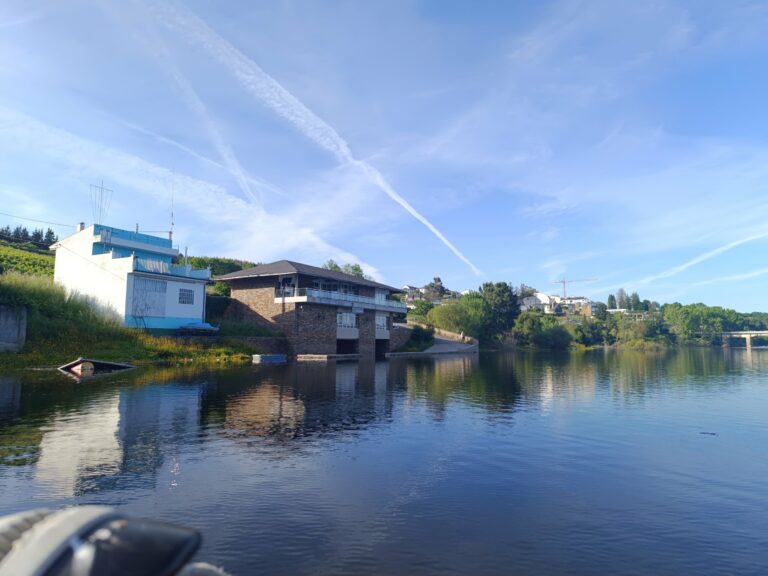 Canoës, pédalos ou paddle surf : de Ponte Mourulle à l&rsquo;Église de San Facundo, Paradela