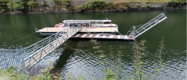 Pantalán A Beleda / Catamaran Ribeira Sacra